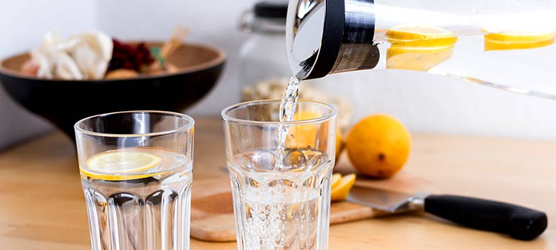 Zitronenwasser für das Wohlbefinden